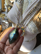 Incărcați imaginea în vizualizatorul Galeriei, Colier cu pandantiv Labradorit