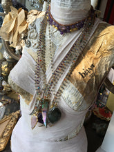 Incărcați imaginea în vizualizatorul Galeriei, Colier cu pandantiv Labradorit