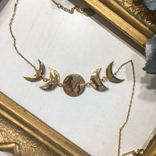 Incărcați imaginea în vizualizatorul Galeriei, Colier cu Fazele Lunii - Moon Phases Lantisor placat cu aur de 24k