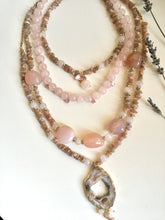 Incărcați imaginea în vizualizatorul Galeriei, GTL -Get The Look - Colier cu Cuart roz | Strasuri | Piatra Soarelui | Pandantiv Geoda