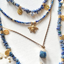 Incărcați imaginea în vizualizatorul Galeriei, Lantisor cu pandantiv mic cu Lapis Lazuli