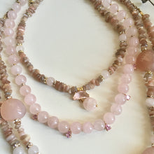 Incărcați imaginea în vizualizatorul Galeriei, GTL -Get The Look - Colier cu Cuart roz | Strasuri | Piatra Soarelui | Pandantiv Geoda