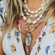 Incărcați imaginea în vizualizatorul Galeriei, scoici si sidef coliere statement layered design unicat lollidot