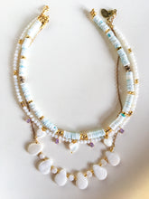 Incărcați imaginea în vizualizatorul Galeriei, Colier cu inimioare de sidef scoica si strasuri roz, aqua blue, cherry pink