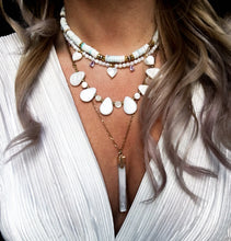 Incărcați imaginea în vizualizatorul Galeriei, Colier cu inimioare de sidef scoica si strasuri roz, aqua blue, cherry pink