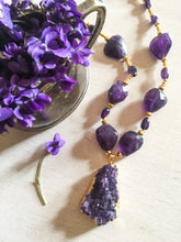 Incărcați imaginea în vizualizatorul Galeriei, Colier statement cu pietre naturale semipretioase | Ametist fatetat | Pandantiv Ametist Cluster