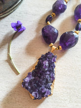 Incărcați imaginea în vizualizatorul Galeriei, Colier statement cu pietre naturale semipretioase | Ametist fatetat | Pandantiv Ametist Cluster