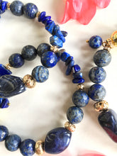 Incărcați imaginea în vizualizatorul Galeriei, Brațară cu Lapis Lazuli | Sodalit | Roca Vulcanica placate cu aur de 14k