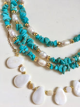 Incărcați imaginea în vizualizatorul Galeriei, Colier cu Turcoaz stabilizat albastru  | Pirite aurite si Perle de cultura