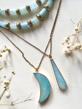 Incărcați imaginea în vizualizatorul Galeriei, GTL - Colier cu acvamarin si Roca Vulcanica - Colier cu Pandantiv Semiluna sau Arrow din Amazonit - Crescent Moon