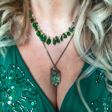 Incărcați imaginea în vizualizatorul Galeriei, Colier "Raindrops" cu Diopsid si lantisor din alama cu mix de pietre semipretioase