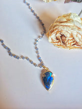Incărcați imaginea în vizualizatorul Galeriei, Lanțisor cu labradorite si pandativ arrow fatetat de labradorit natural de 3-3.5cm - Lollidot