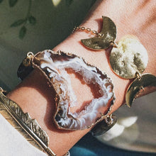 Incărcați imaginea în vizualizatorul Galeriei, Moon Phases - Fazele lunii - Bratară cu luna si semiluna mare placată cu aur de 24k - Lollidot