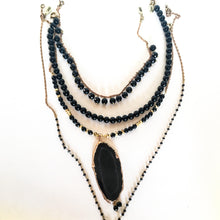 Incărcați imaginea în vizualizatorul Galeriei, Colier "picaturi" cu Onix | Cristal pentru Protectie | Vindeca ranile trecutului | Elibereaza emotiile blocate