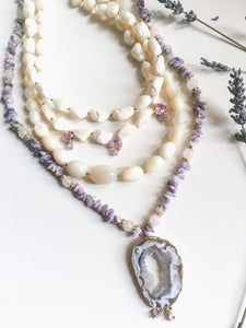 GTL -Get The Look - Shell Necklace - Mother of Pearl | Rhinestones | Lilac Moonstone | Geode pendant